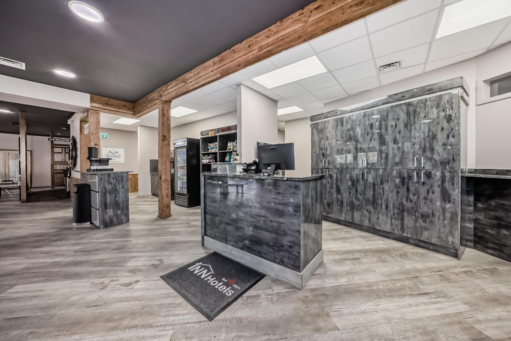 Invermere Inn & Suites Luaran gambar